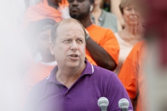 Sen. Leach Leads Families Belong Together Protest