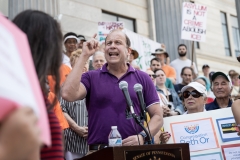 Sen. Leach Leads Families Belong Together Protest