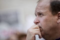 Sen. Leach Leads Families Belong Together Protest