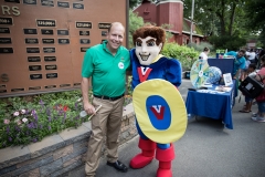 Sen. Leach Hosts Kid's Fair at the Elmowood Park Zoo
