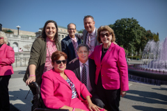 3 de octubre de 2023: Los demócratas del Senado se unen a la Coalición contra el Cáncer de Mama de Pensilvania para inaugurar el Mes de la Concienciación sobre el Cáncer de Mama tiñendo de rosa la fuente del ala este del Capitolio del Estado. La PA Breast Cancer Coalition celebra su 30 aniversario este año.