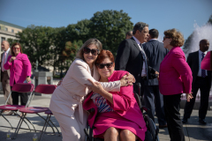 3 de octubre de 2023: Los demócratas del Senado se unen a la Coalición contra el Cáncer de Mama de Pensilvania para inaugurar el Mes de la Concienciación sobre el Cáncer de Mama tiñendo de rosa la fuente del ala este del Capitolio del Estado. La PA Breast Cancer Coalition celebra su 30 aniversario este año.