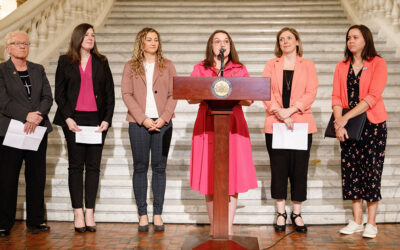 La senadora Lindsey M. Williams, la diputada Emily Kinkead y otros defensores subrayan la importancia de la legislación sobre comidas escolares universales para todos los estudiantes