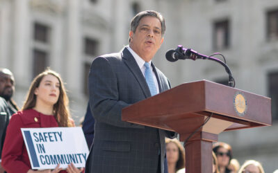 El líder demócrata del Senado, Jay Costa, elogia la aprobación de la ley HB27